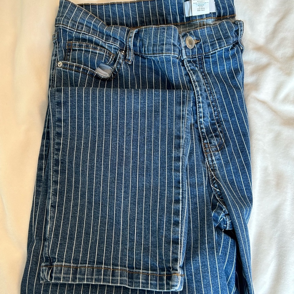 Suzy Shier Blue and White Straight Leg Jeans with Pinstripe Pattern